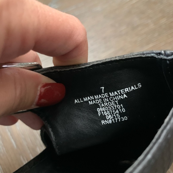 Black ankle boots with pointed toe and open back. - Picture 10 of 11